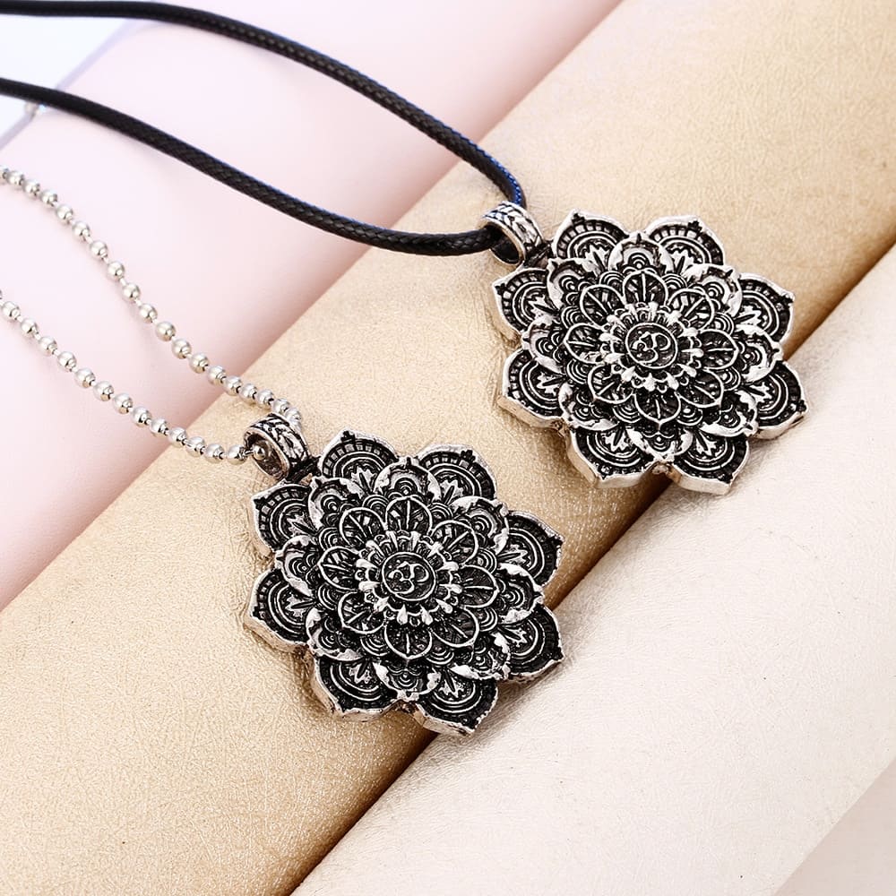 om tibetain pendentif