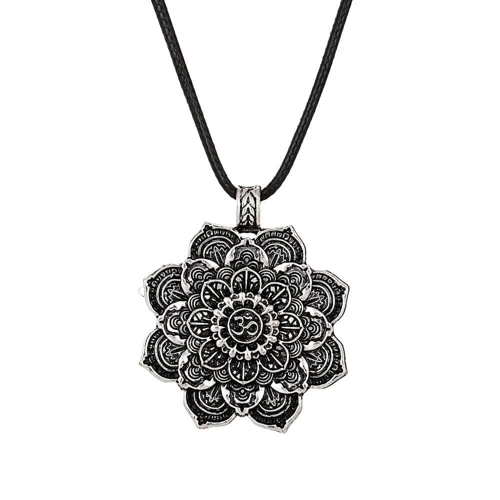 pendentif tibetain om
